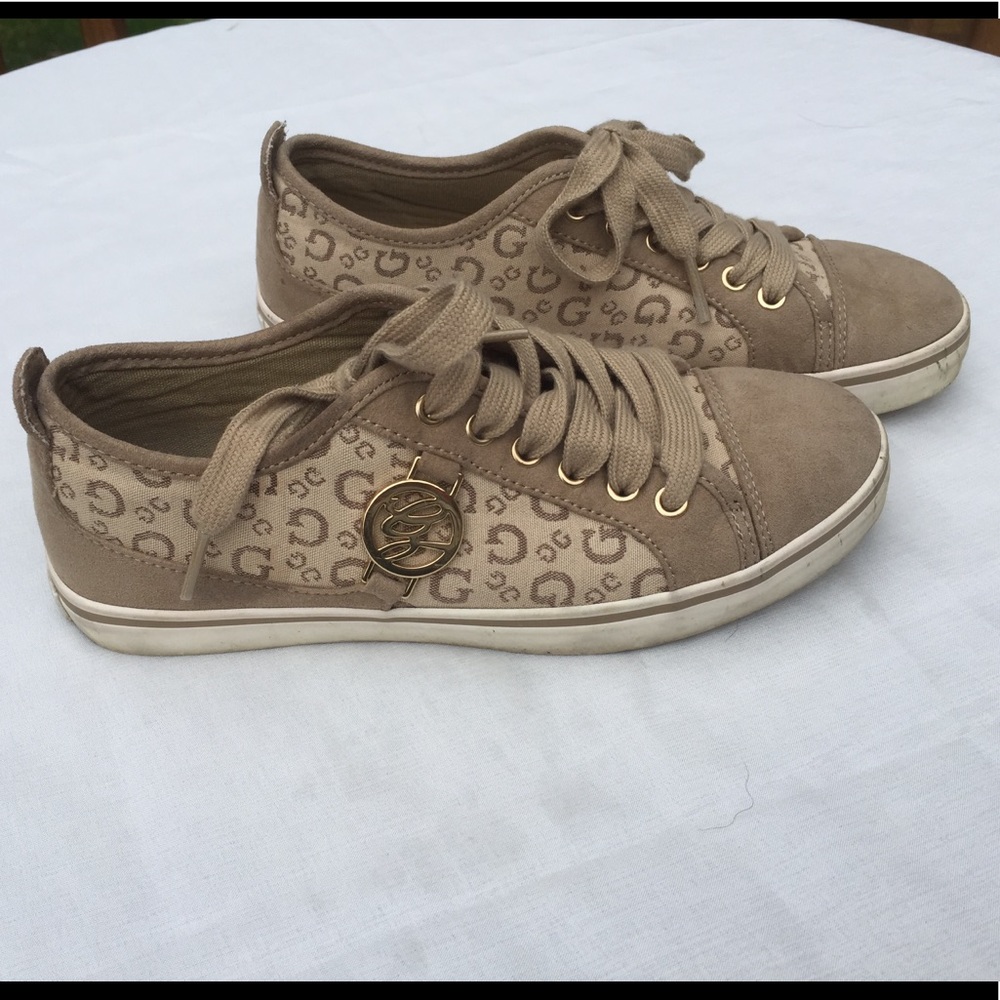 Guess brown, tan, & cream women’s size 5.5 sneaker